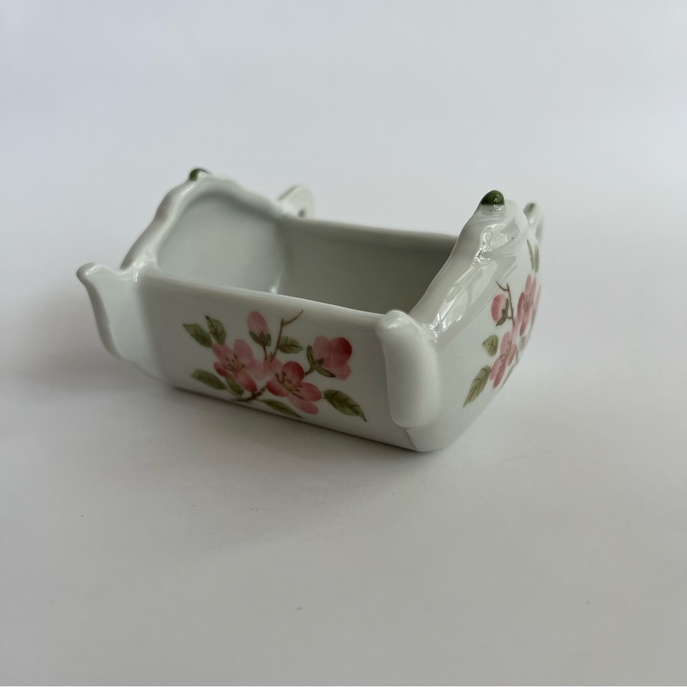 Unbranded tea bag or trinket holder teapot shape flower design as the sides